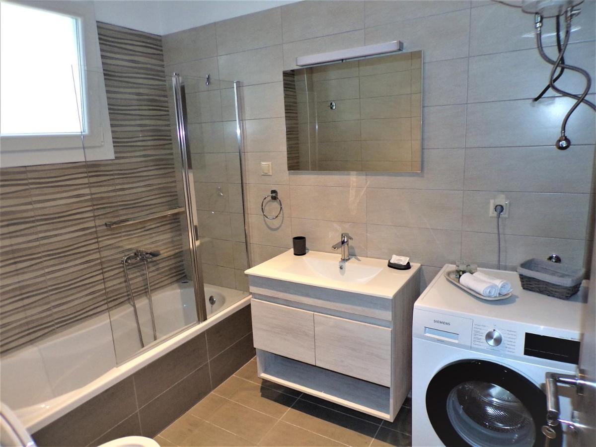 Artemis Suites Волос Екстериор снимка