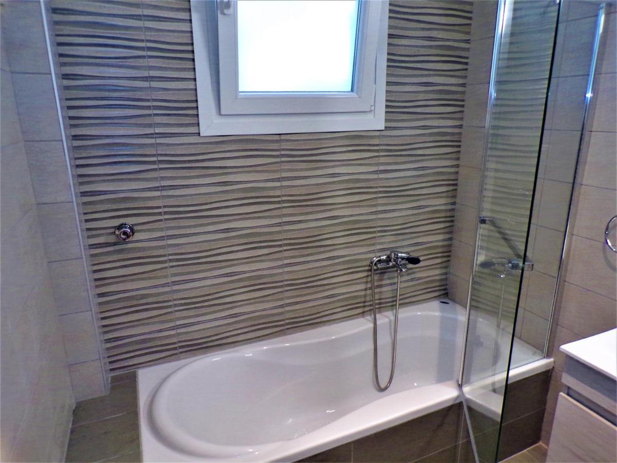 Artemis Suites Волос Екстериор снимка