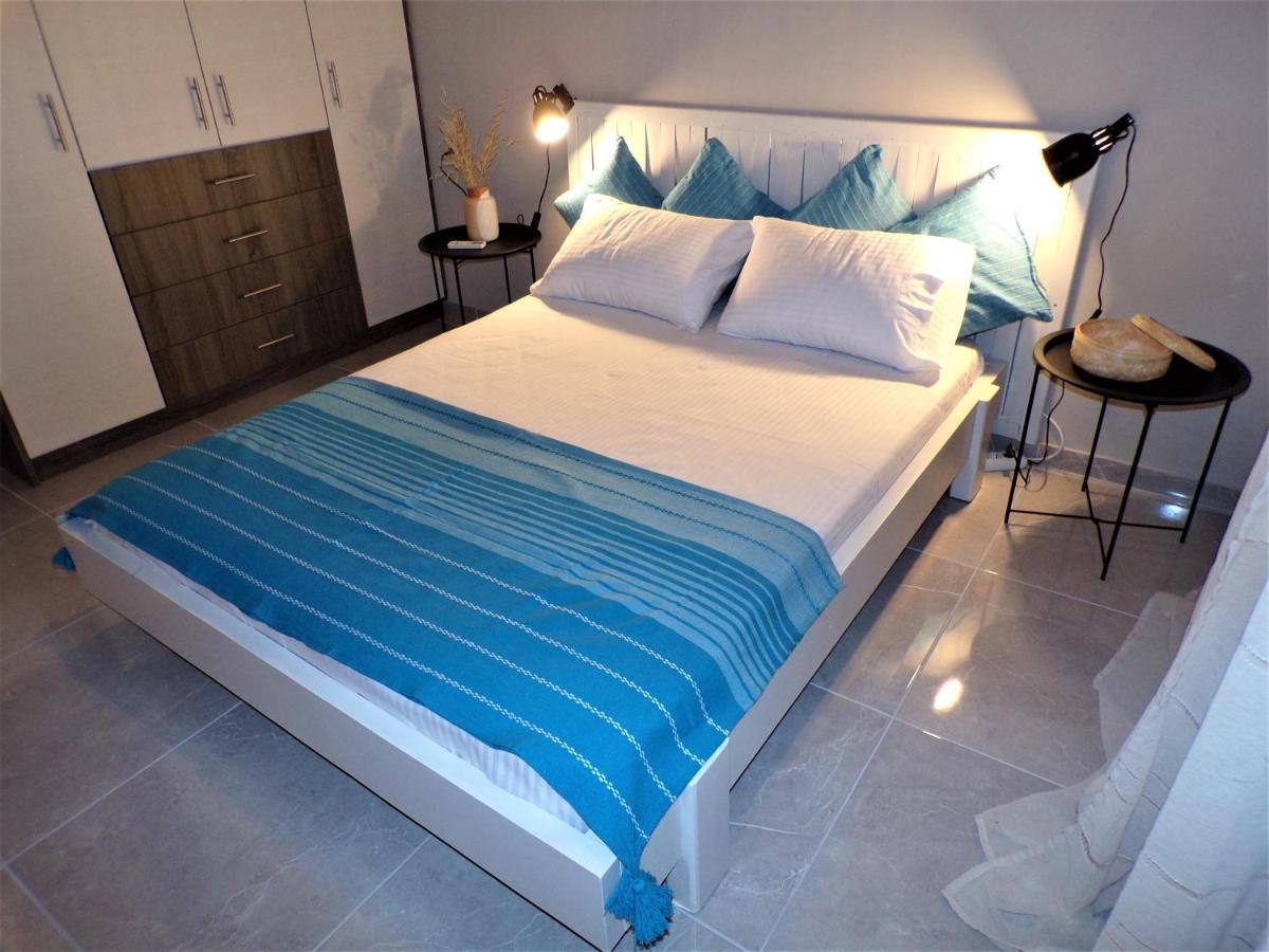Artemis Suites Волос Екстериор снимка